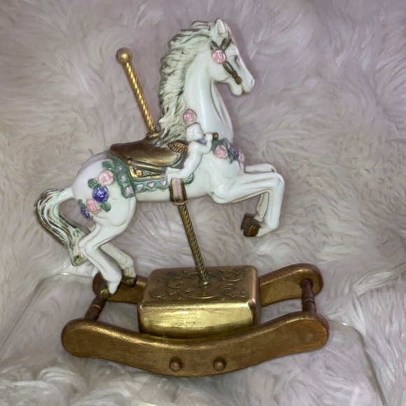 Carousel 🎠 Musical Rocking Horse - Picture 3 of 12